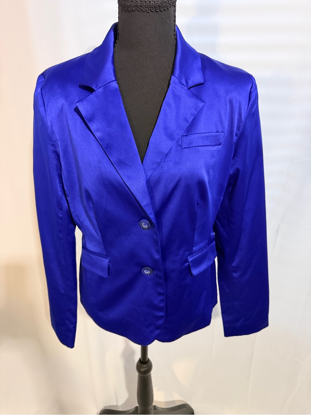 Women’s Apostrophe Royal Blue Satin Blazer size 8 single breasted. Workwear